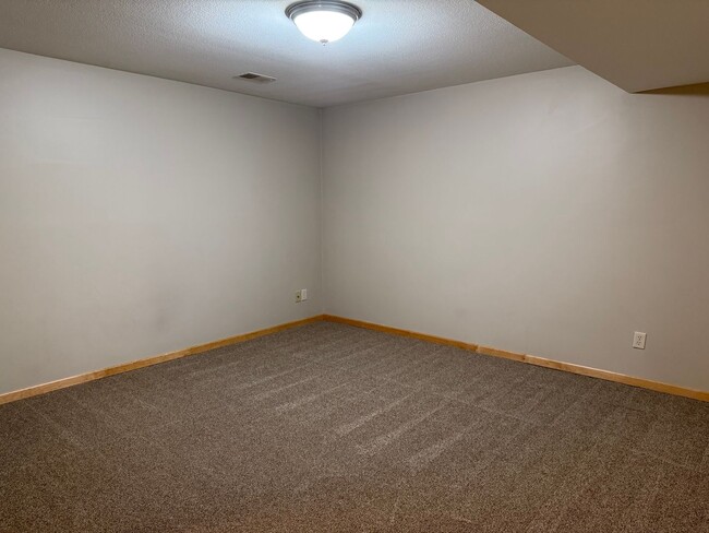 Building Photo - Spacious 3BR / 3BA Townhome with 2-Car Garage – Available Mid-March!