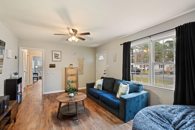 Building Photo - Charming 3BR Home + Bonus Room Near Downtown Savannah & Tybee Island