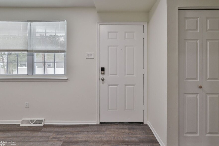 Building Photo - 305 S Warminster Rd