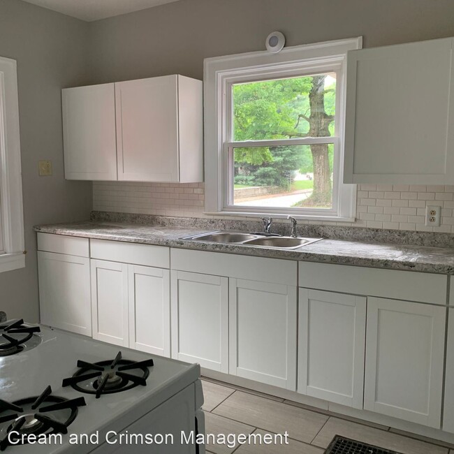 Building Photo - 4 br, 2.5 bath House - 800 North Lincoln