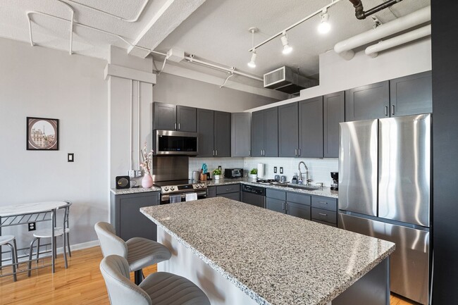 Building Photo - Downtown 1 bed Furnished Apartment for Ren...