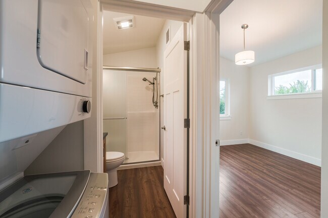 Building Photo - 5532 NE 31st Ave