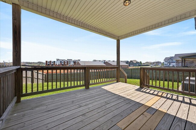 Building Photo - Pet Friendly Four Bedroom with Bonus!