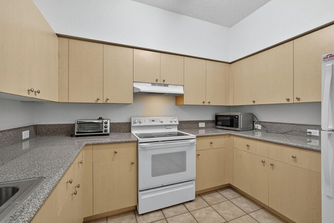 Building Photo - 340 Crestwood Cir