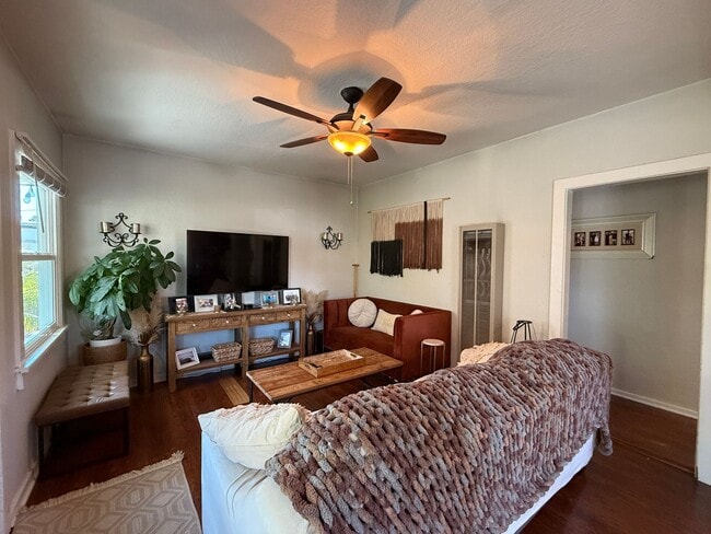 Building Photo - Carlsbad Home across from Holiday Park