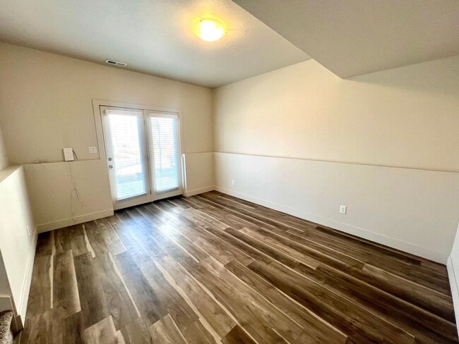 Building Photo - Lovely townhome for rent in Provo
