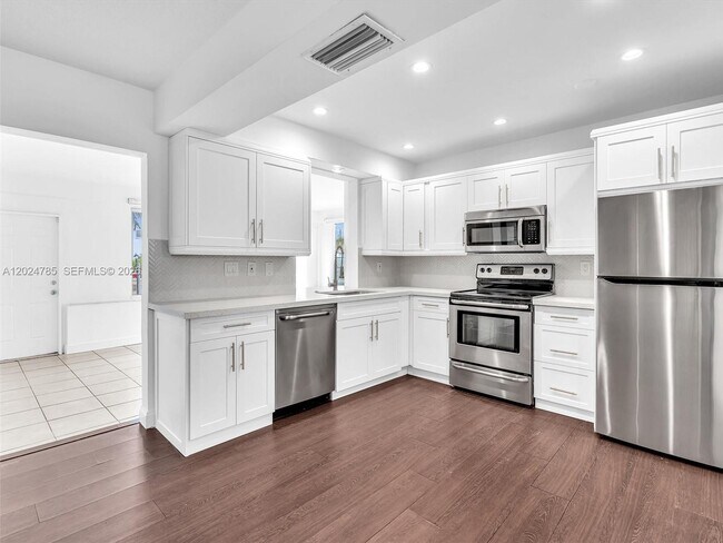 Building Photo - Southwest 42nd Terrace, Fort Lauderdale, FL 33314 - 3 BR 2 BA single-family home