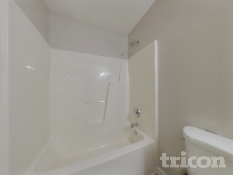 Building Photo - 6716 Commack Dr