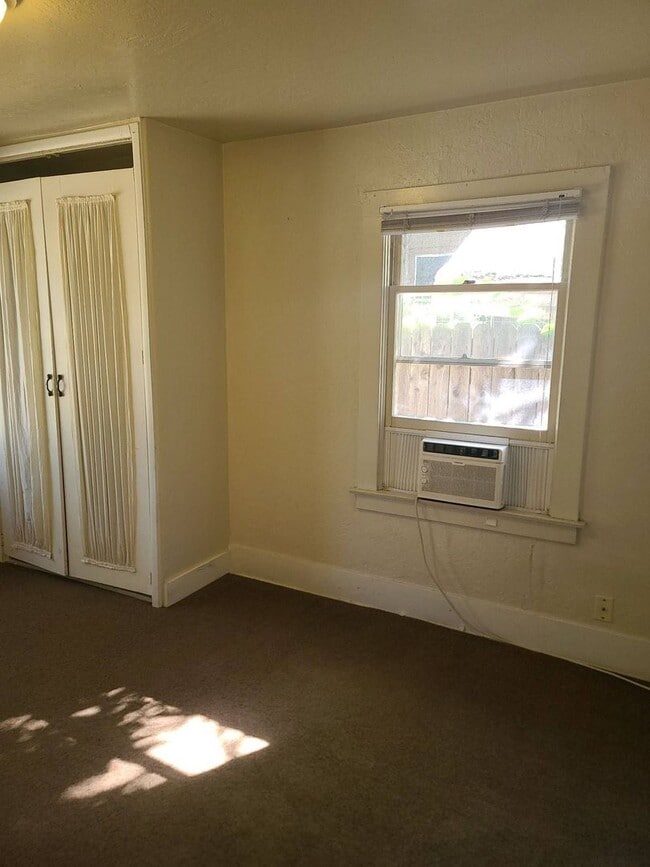 Building Photo - 247 W 2nd Ave