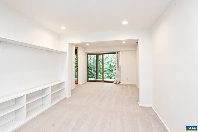 Building Photo - 137 Baylor Ln