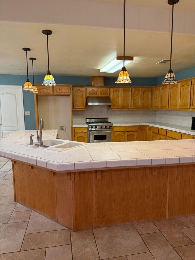 Building Photo - 38908 Millwood Dr