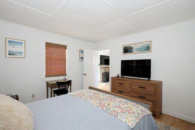 Building Photo - 6 Indian Ave