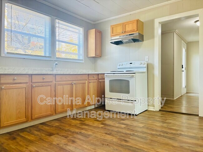 Building Photo - 110 Martin St