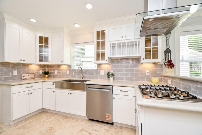 Building Photo - 707 Thistlewood Dr