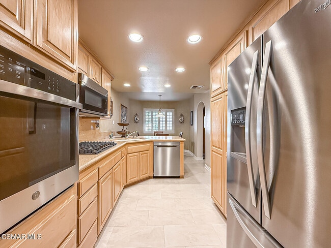 Building Photo - 29717 Strawberry Hill Dr