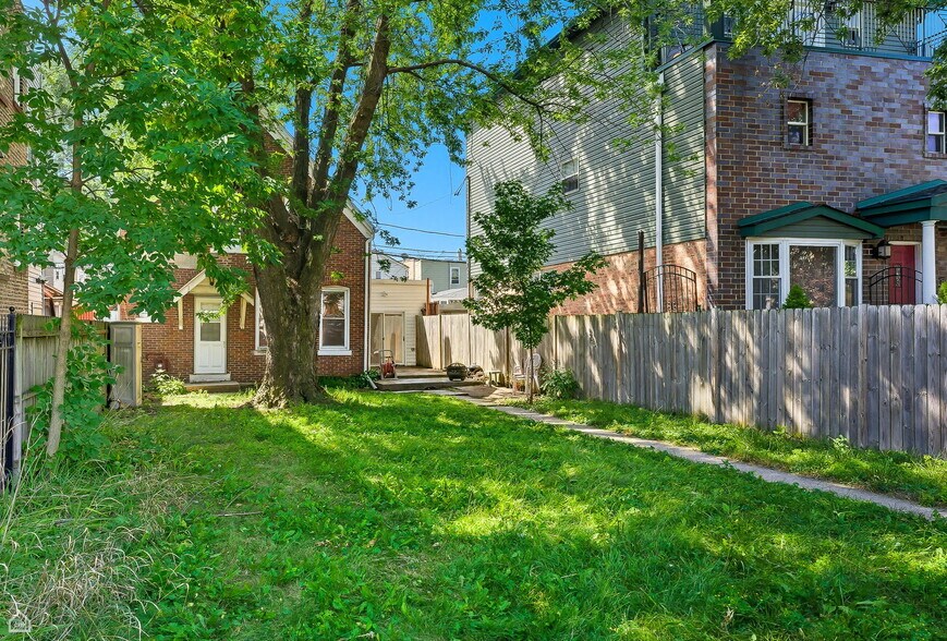 Building Photo - 3709 W Potomac Ave