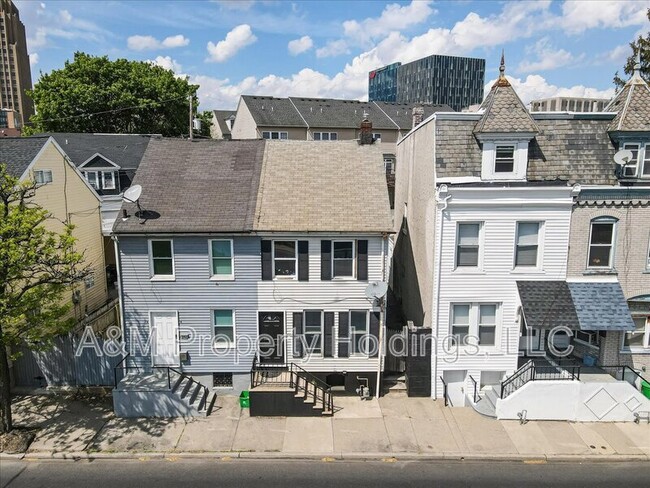 Building Photo - 841 Jackson St