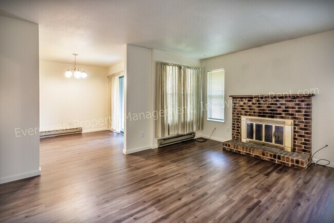 Building Photo - 904-906 Camelot Ct.