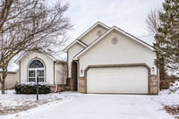 Building Photo - 5886 Hollow Oak Trail