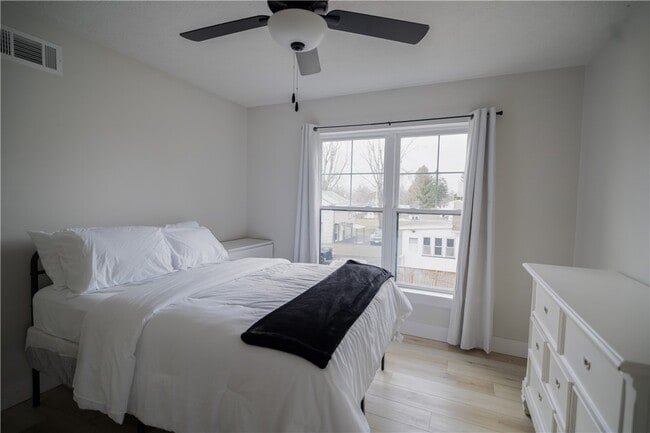 Building Photo - 161 West Ave