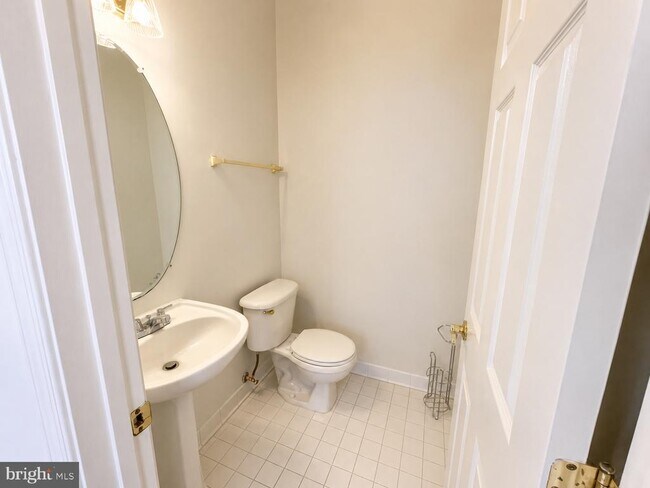 Building Photo - 8646 Royal Worcester Ln