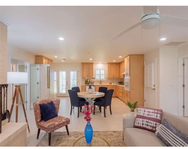 Building Photo - 178 N Roscoe Blvd