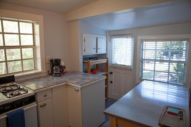 Building Photo - 419 43rd St