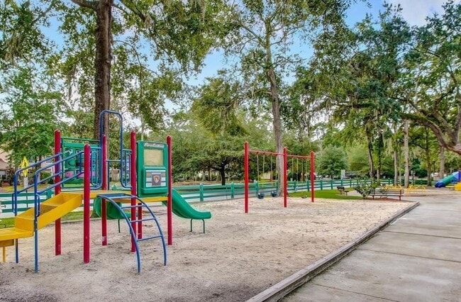 Building Photo - 2 Bedroom, 2 Bath Georgetown townhome with Community Pool, Tennis court, and Playground!