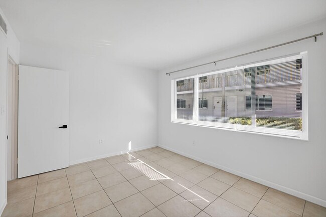 Building Photo - 1821 Middle River Dr