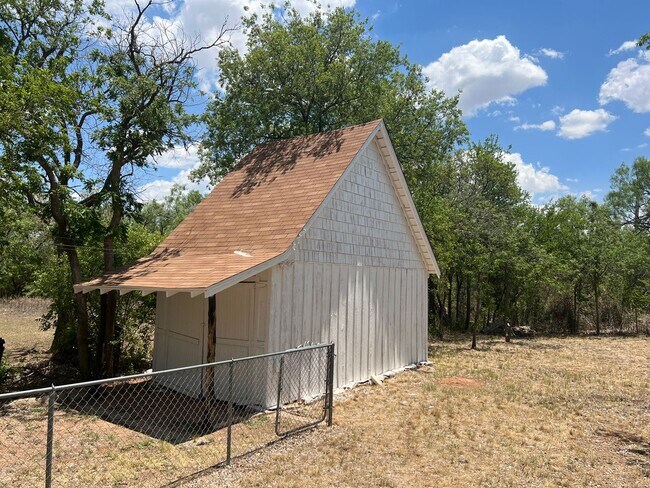 Building Photo - Cute 3-bedroom, 2-bath