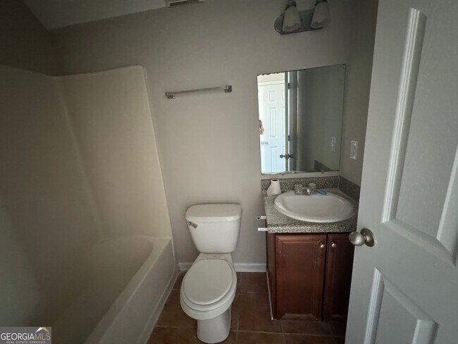 Building Photo - 272 Village Dr