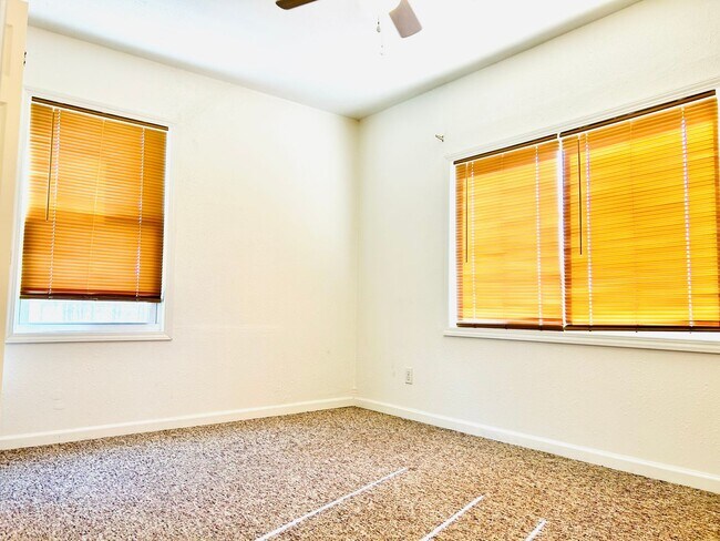 Building Photo - Single-Family Home, Centrally Located