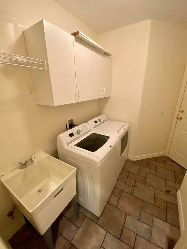 Building Photo - 8616 Blue Grouse Way