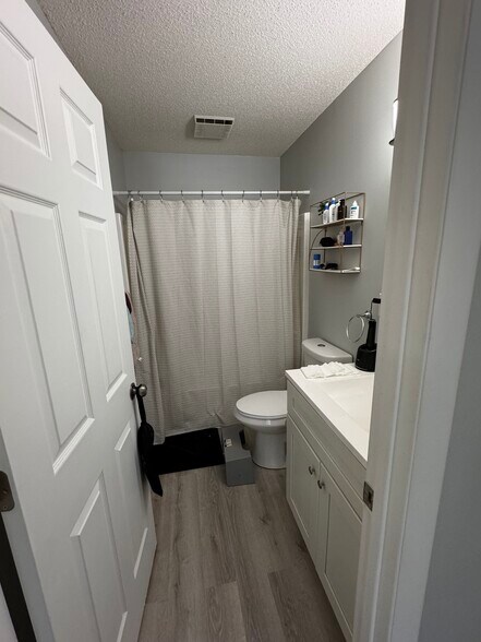 Building Photo - 22 Maple Crest Cir
