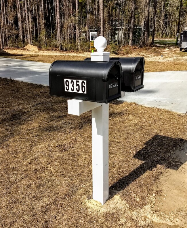 Mailboxes - 9356 N Peachtree Way