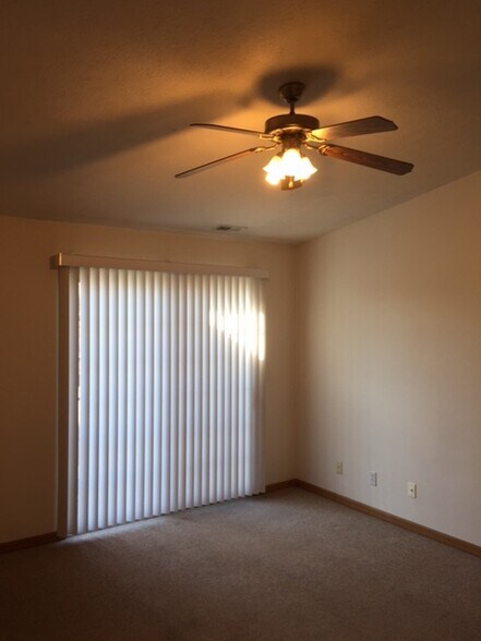 Building Photo - 401 Brunswick Dr