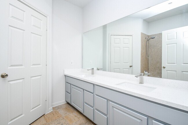 Building Photo - 9400 Bellaire Blvd