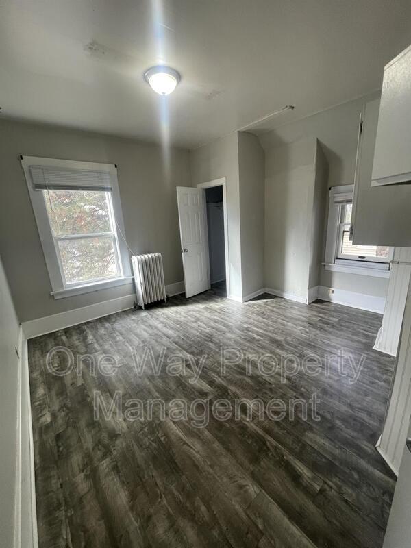 Building Photo - 1859 10th Ave