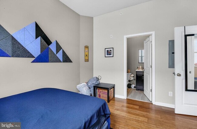 Building Photo - 2422 Frankford Ave