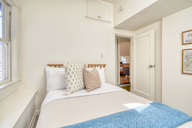 Building Photo - 1235 N Prescott St