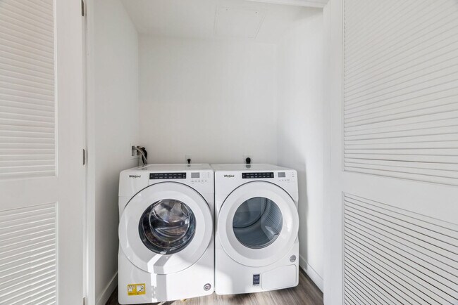 Building Photo - 222 E Jefferson St