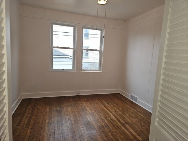 Building Photo - 1301 Broadway Ave