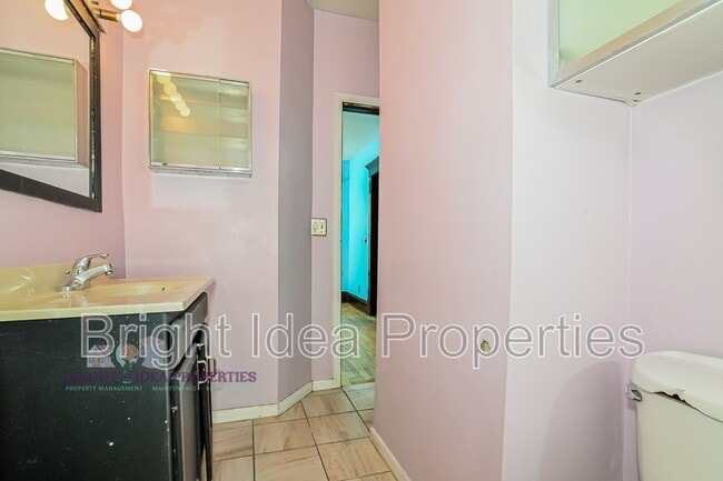 Building Photo - 2104 Emerson Ave S