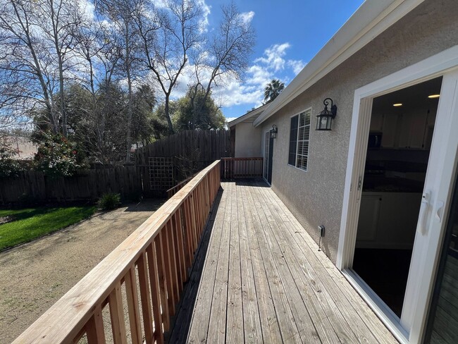 Building Photo - Upgraded Duplex Located Near Parks, Folsom...