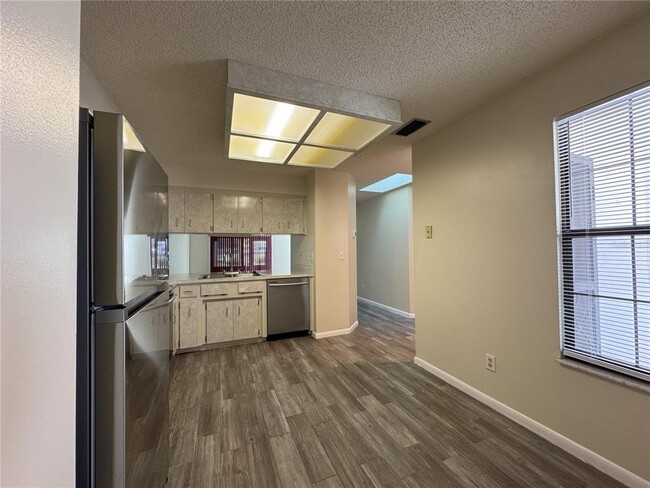 Building Photo - 6877 Culpepper Ct