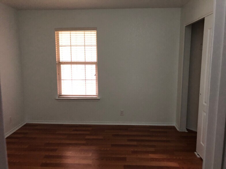 Room #1 - 867 Spyglass Dr