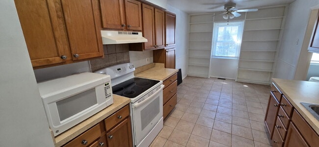 Building Photo - Upper level of townhome