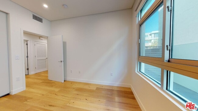 Building Photo - 938 Orange Grove Ave