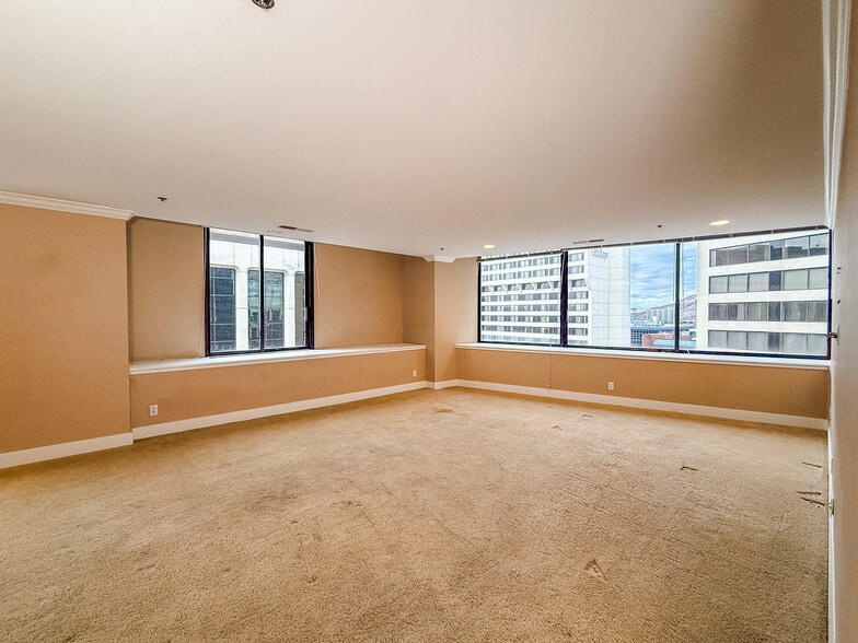 Building Photo - 44 W Broadway