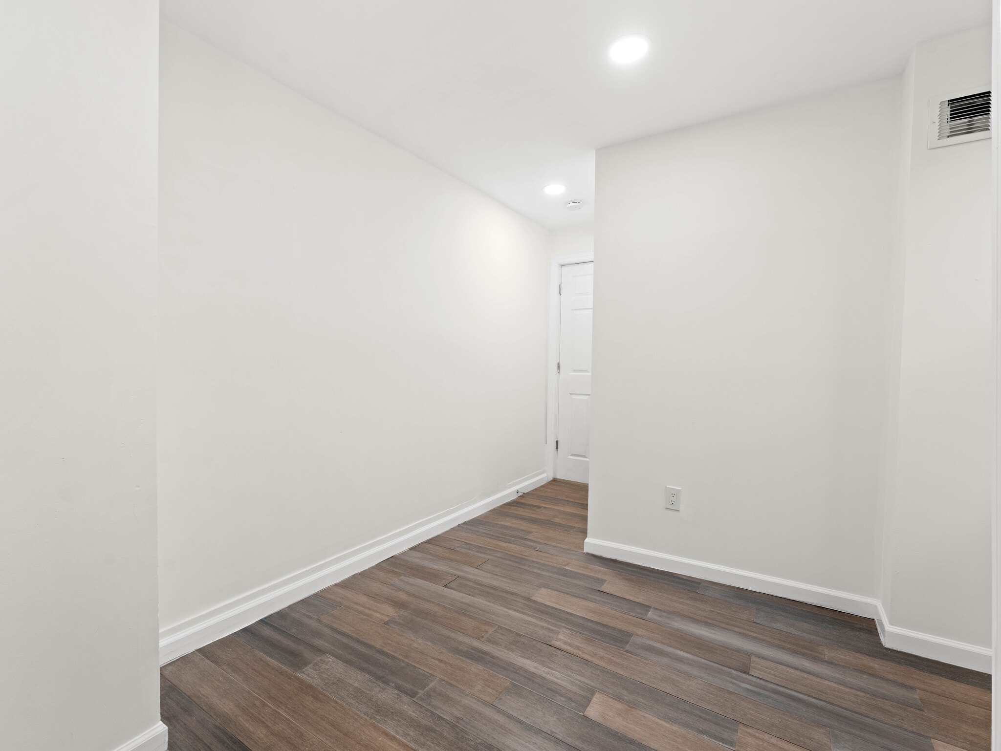 Building Photo - 2443 Nicholas St